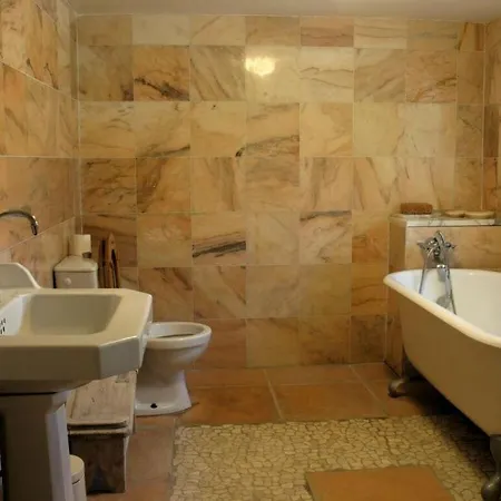 Pradia's Modern Retreat Loures-Barousse